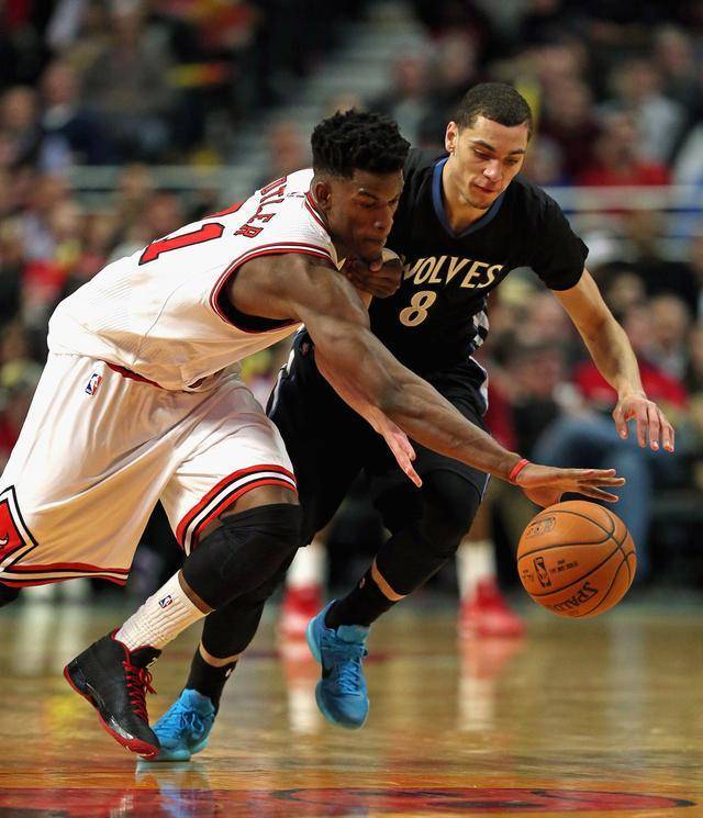 仅迎合了现 仅迎合了现